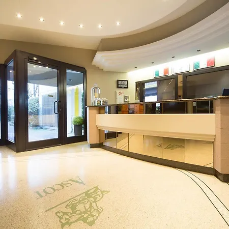 Hotel Ascot 3*