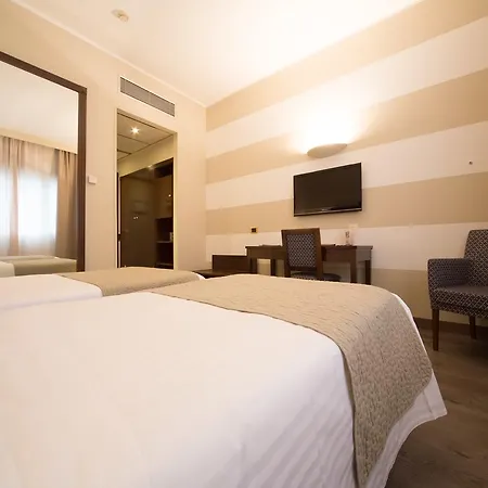 Ascot Hotel